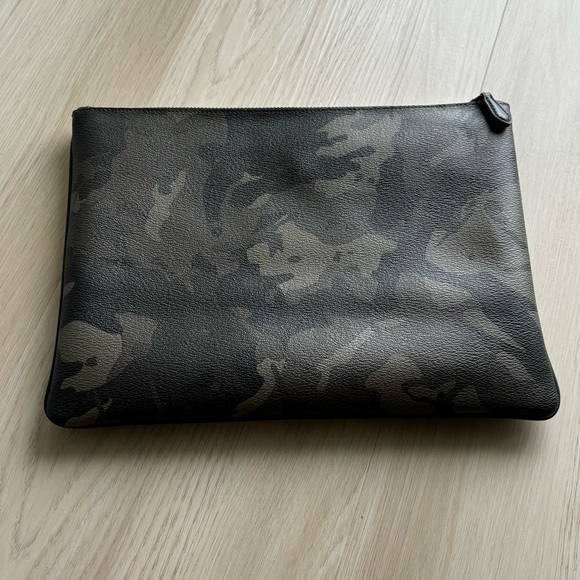 NWT! Coach Clutch/Large Pouch - Picture 4 of 5